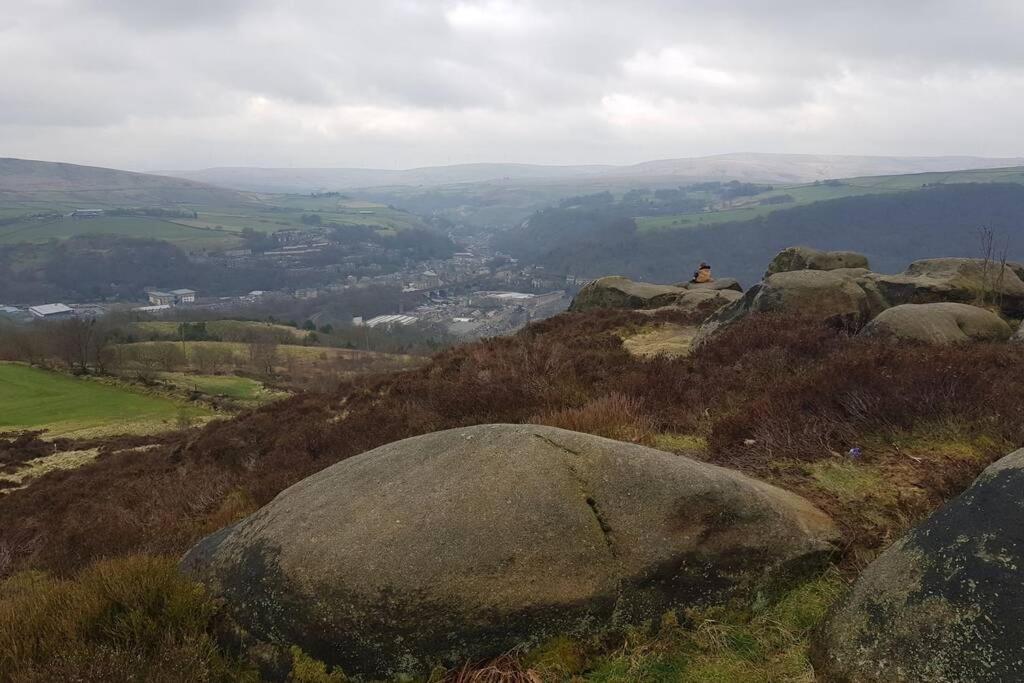 Private Annex To Victorian Villa, With Kitchen And Free Parking Todmorden Exteriér fotografie